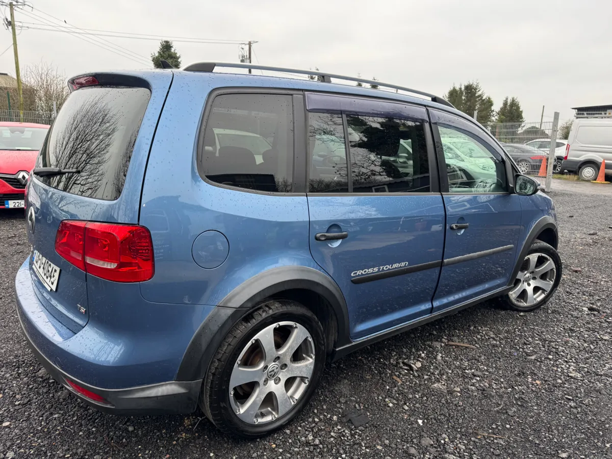 Volkswagen Touran AUTOMATIC - Image 3