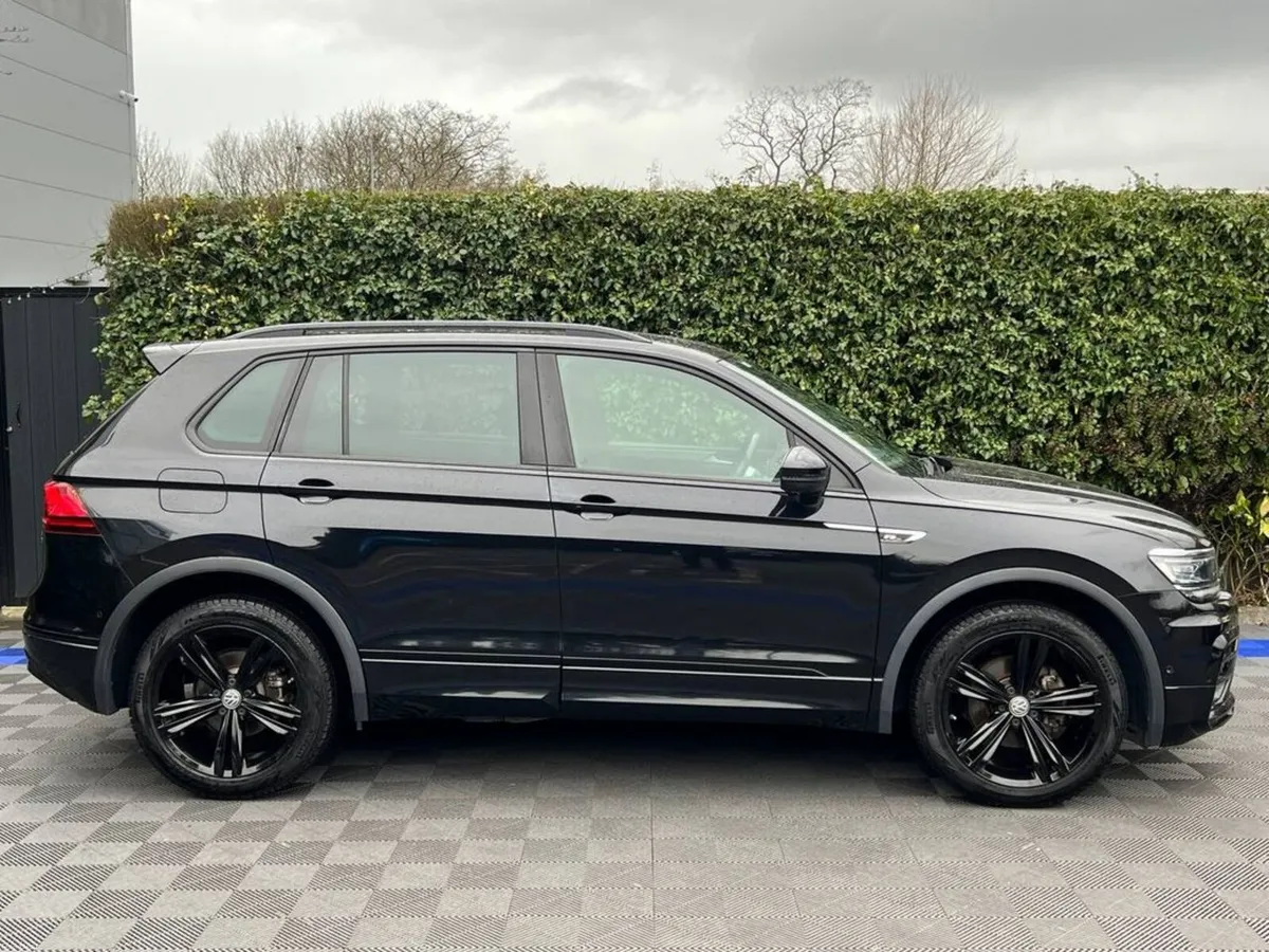 Volkswagen Tiguan R-LINE 4MOTION BLACK EDITION 2.0 - Image 2