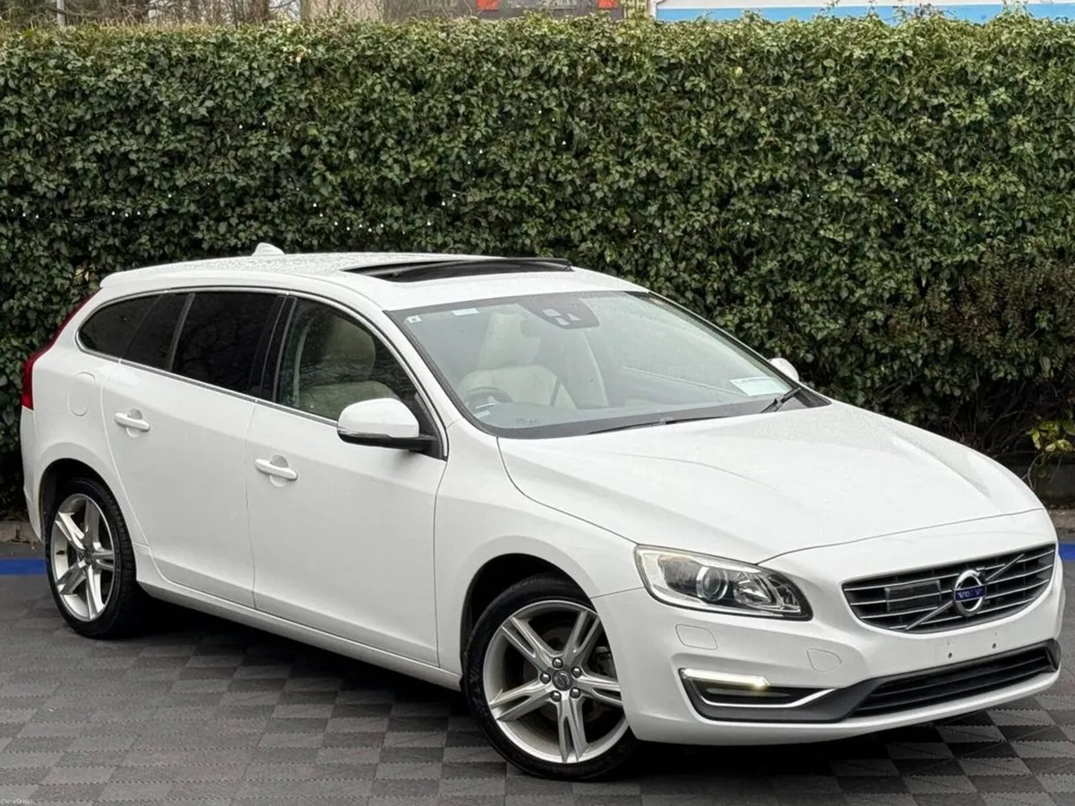 Volvo V60 D4 CLASSIC 2.0 D // OPENING SUNROOF // L - Image 1