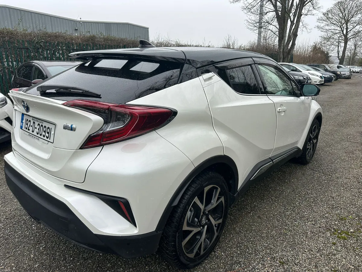 Toyota CH-R 15,000km!!! Hi spec!!! - Image 3