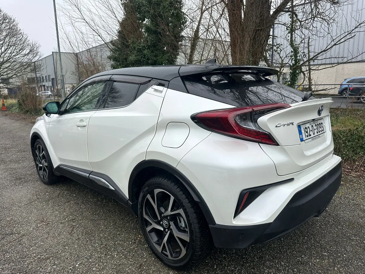 Toyota CH-R 15,000km!!! Hi spec!!! - Image 4