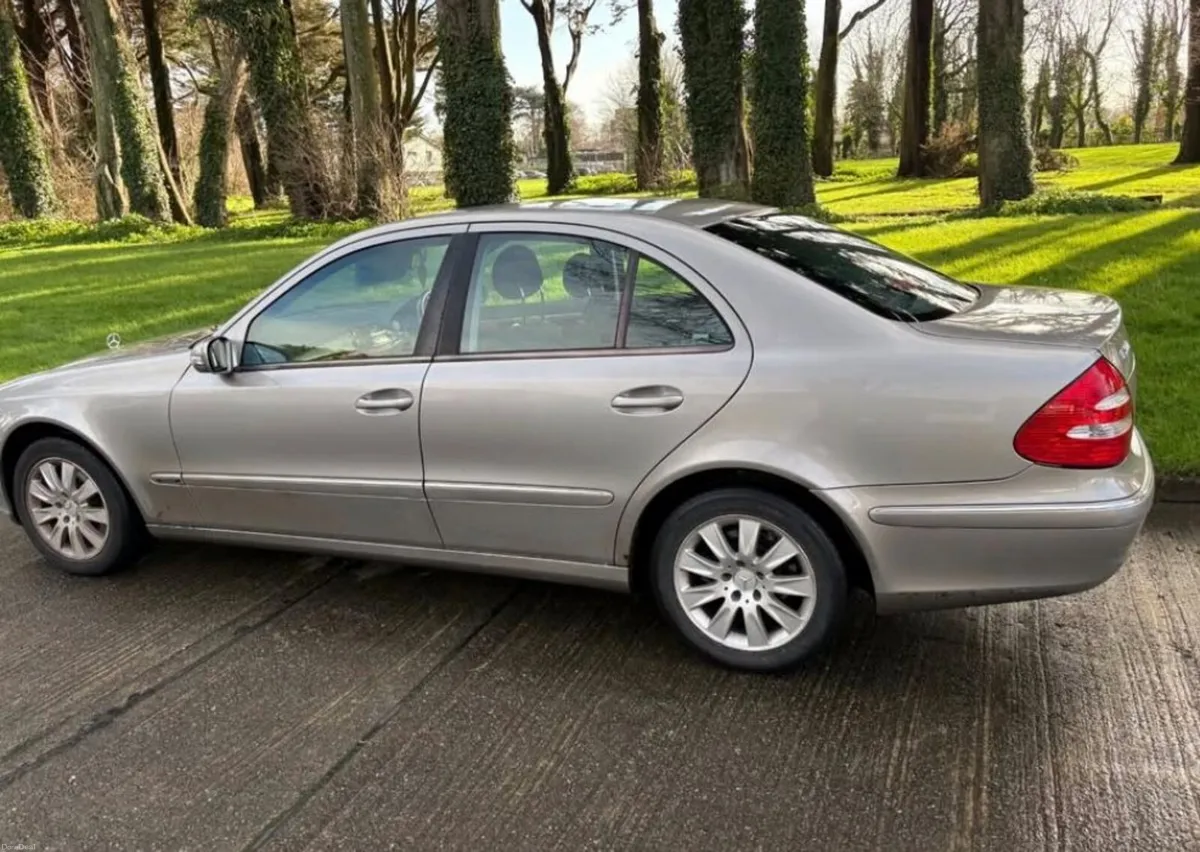 Mercedes-Benz E-Class 2005 - Image 1