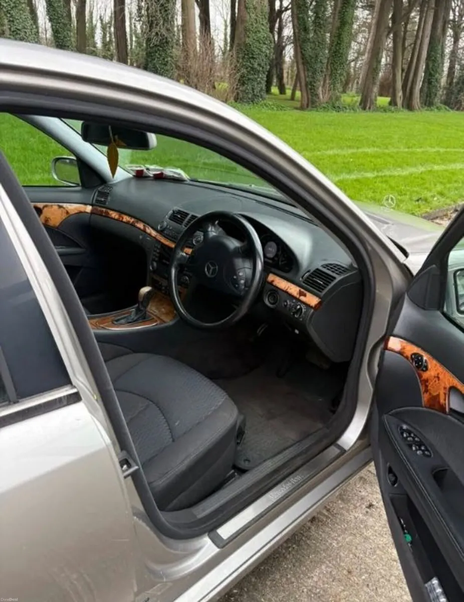 Mercedes-Benz E-Class 2005 - Image 4