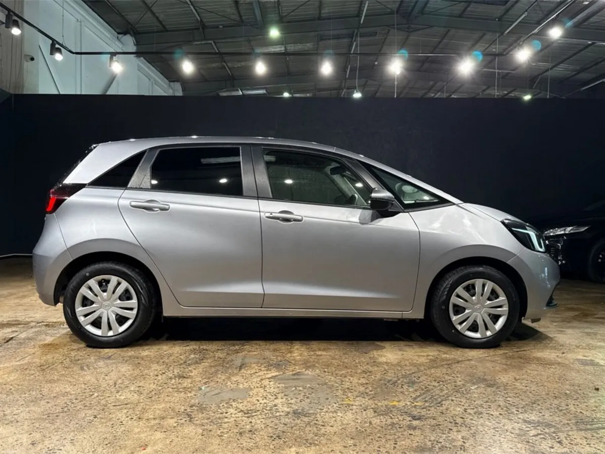 Honda Fit 1.5 HYBRID - HONDA SENSING - REVERSE CAM - Image 3