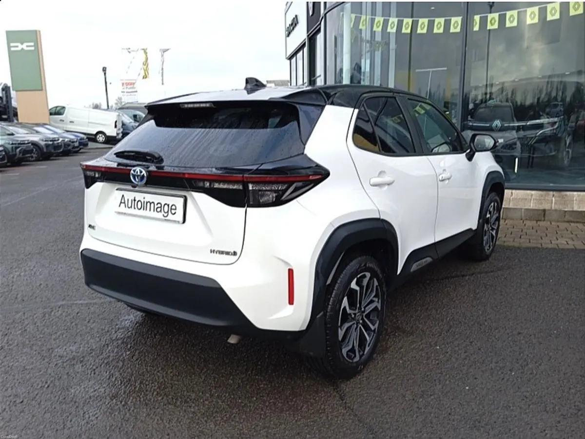 Toyota Yaris Cross 1.5 Hybrid Luna Sport (Pearl wh - Image 2