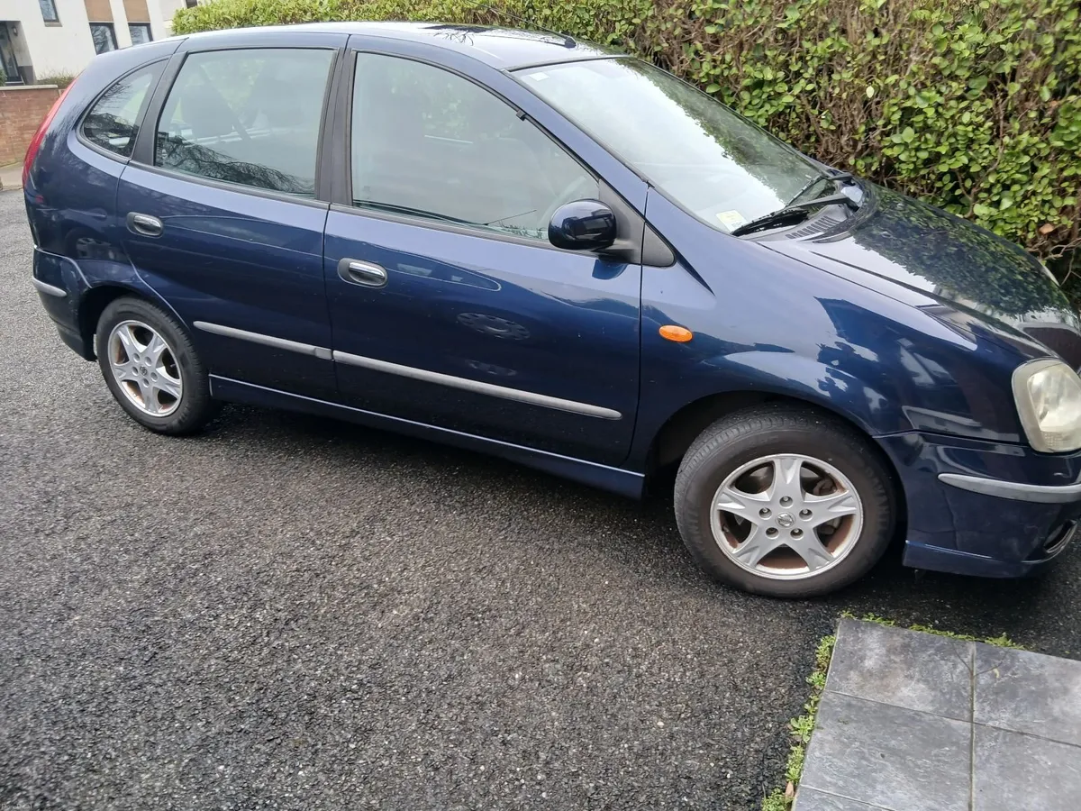 Nissan Almera Tino 2004 - Image 1