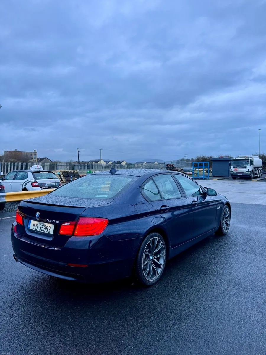 BMW 5-Series f10 2011 - Image 4