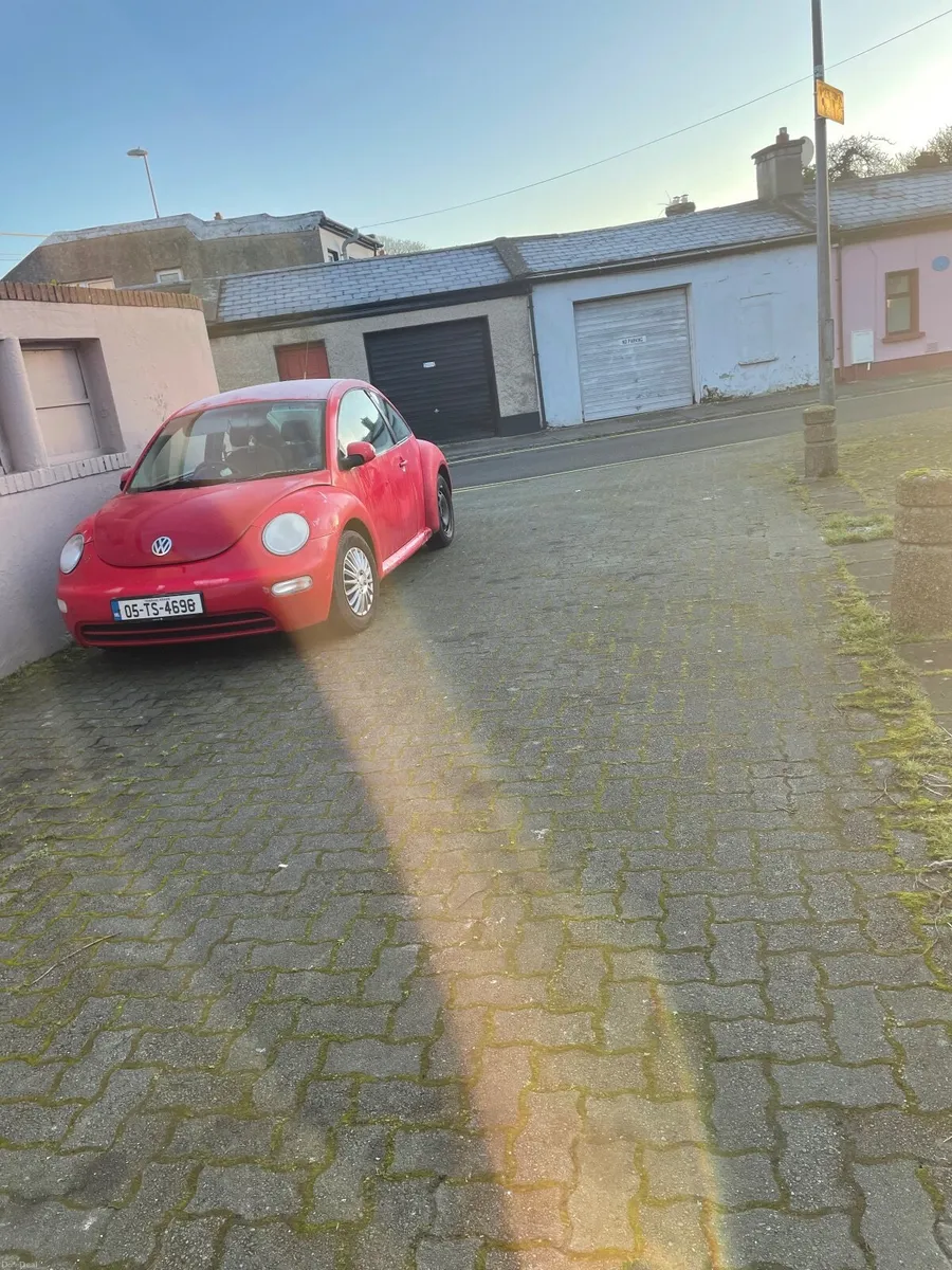 Volkswagen Beetle 2005 - Image 1