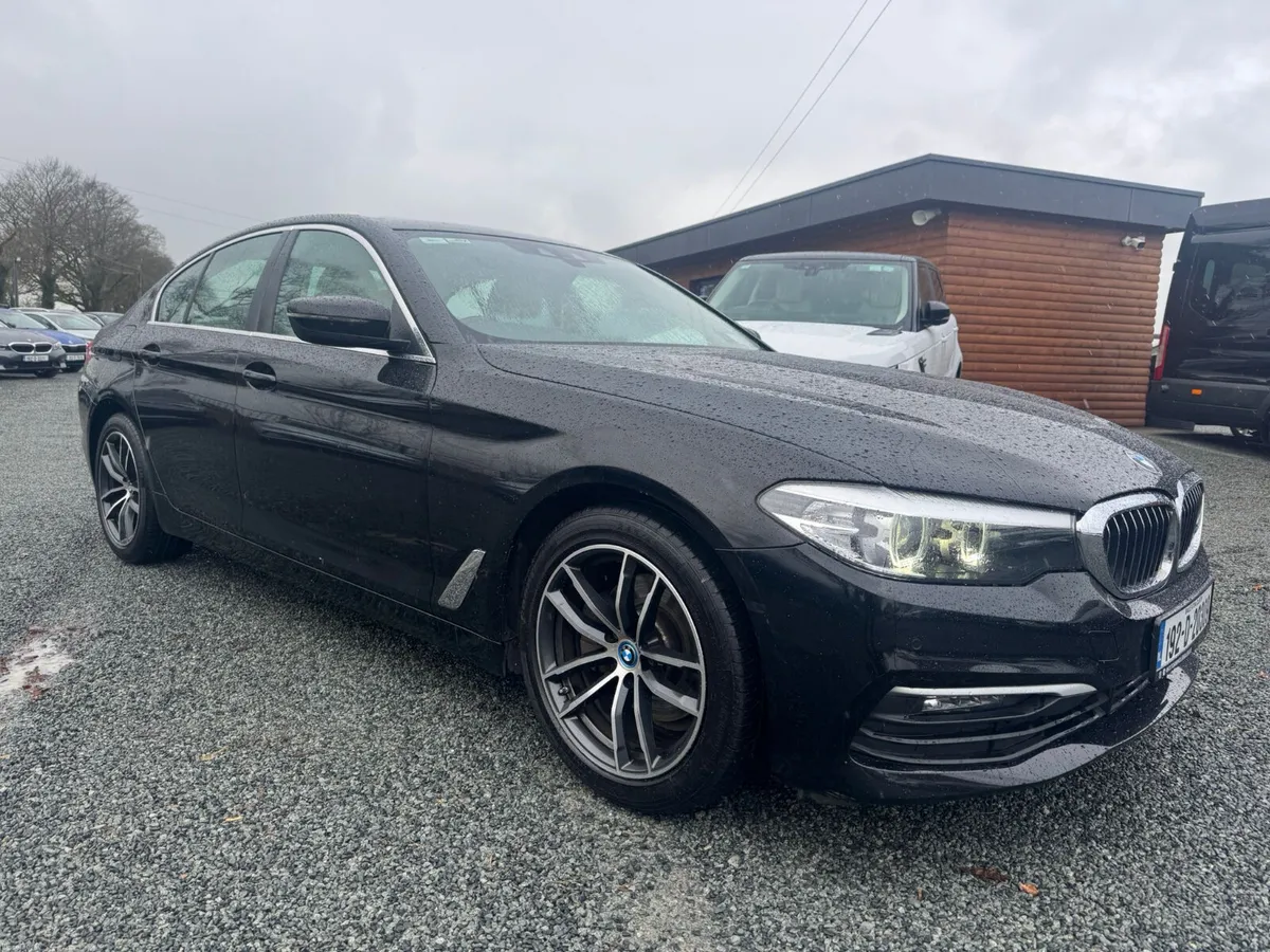 192 BMW 520D SE SAPPHIRE BLACK G30 - Image 1