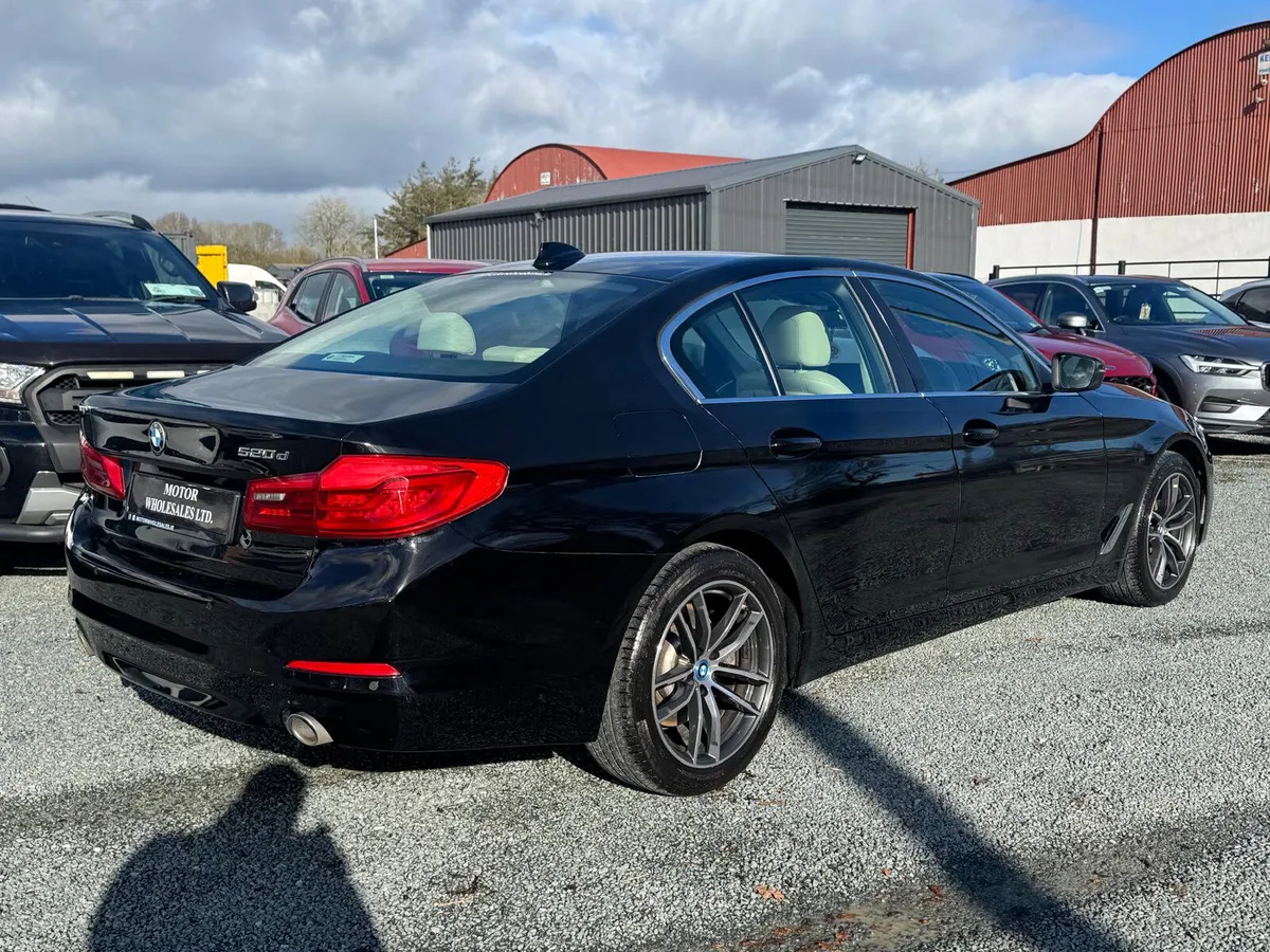 192 BMW 520D SE SAPPHIRE BLACK G30 - Image 3