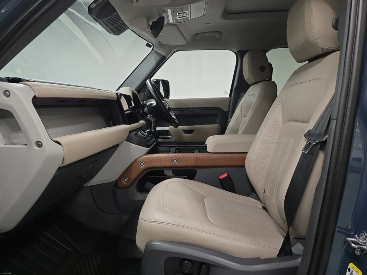 Land Rover Defender Diesel Estate SE - Image 3