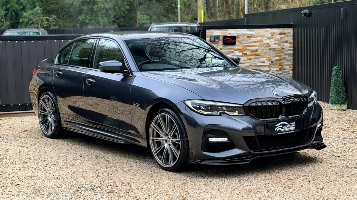 2021 (212)  BMW 330e M-SPORT X-DRIVE (4WD) 290BHP - Image 1