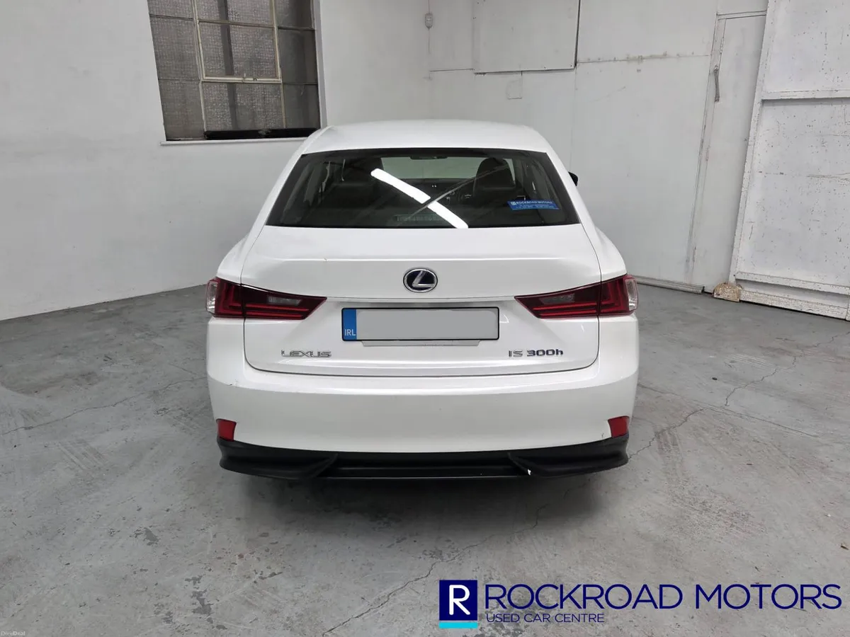 Lexus IS300h Eco,  2016 - Image 3