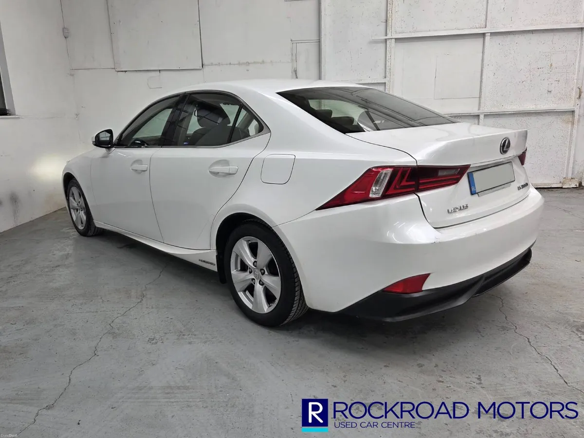 Lexus IS300h Eco,  2016 - Image 2