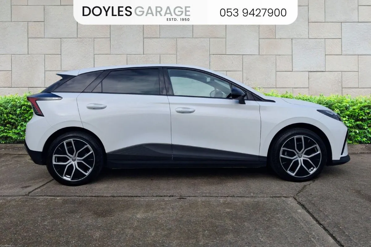 MG MG4 LR Exclusive 64kWH - Image 2