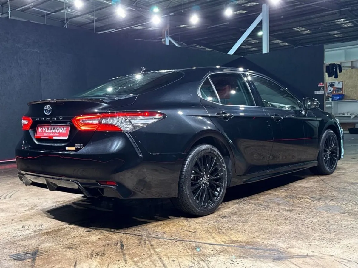 Toyota Camry WS BLACK EDITION - HYBRID - 18'' ALLO - Image 4