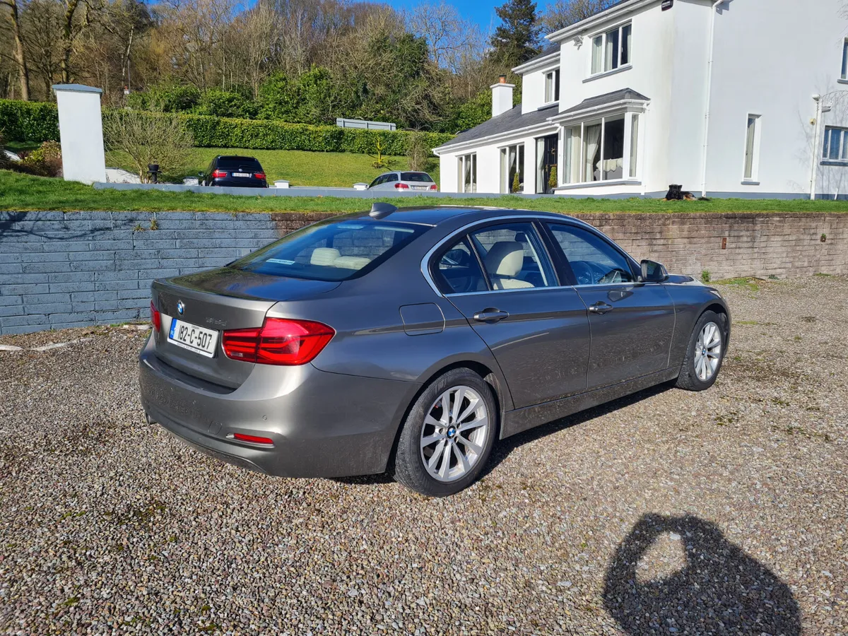 BMW 3-Series 2018 - Image 2