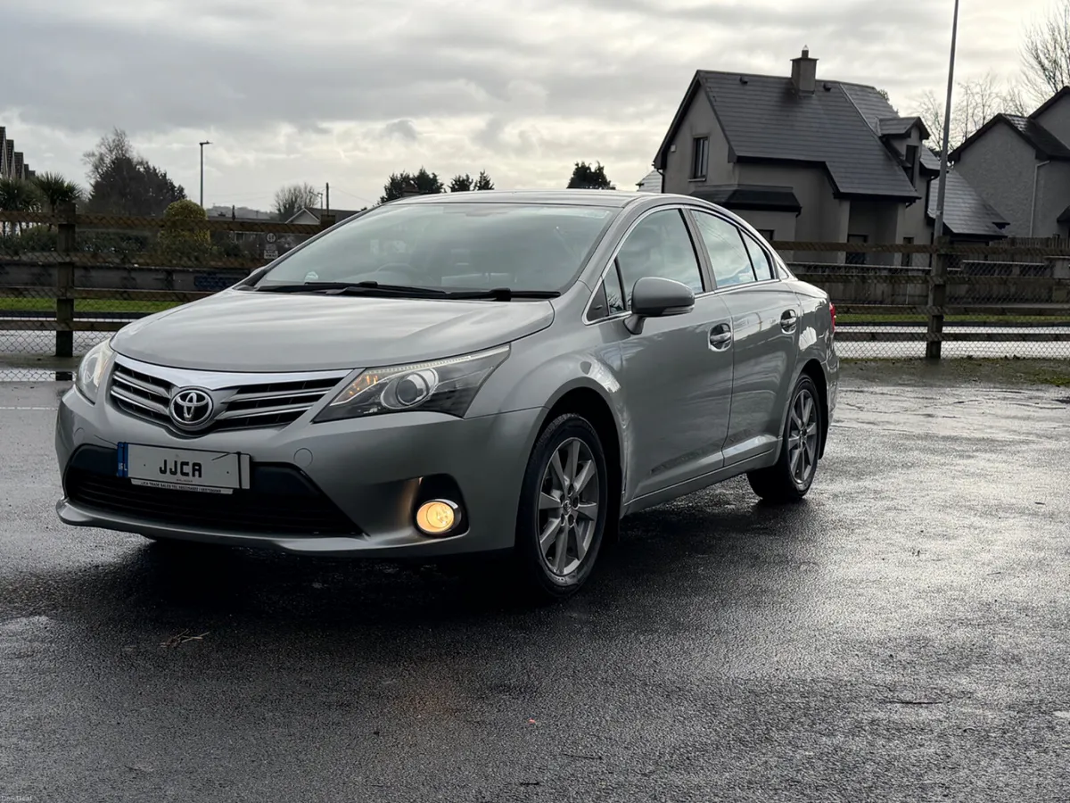 STUNNING 2012 1.6 PETROL TOYOTA AVENSIS - Image 3
