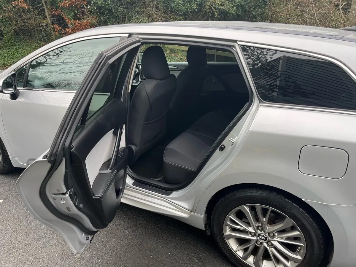 Toyota Avensis Estate - Image 4