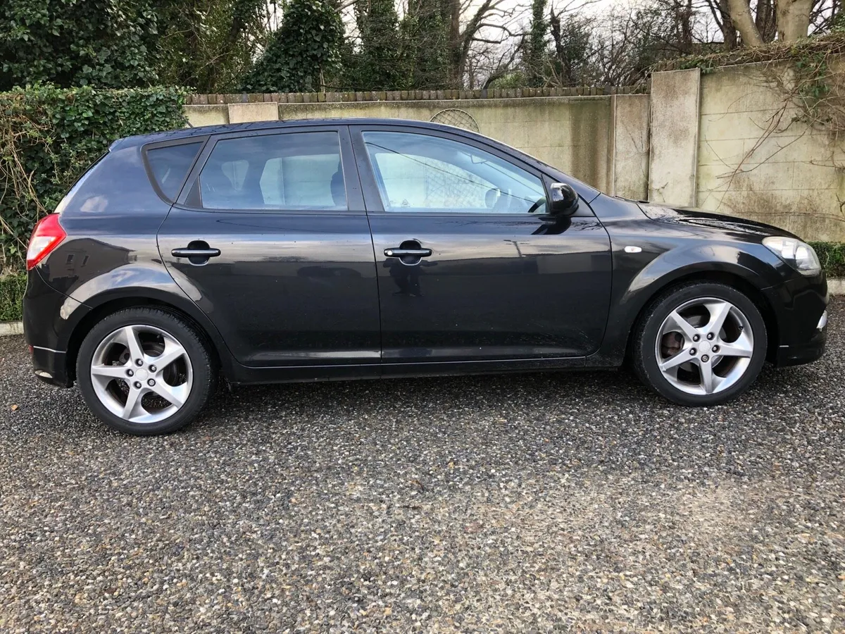 Kia Ceed CRDI AUTOMATIC - Image 4