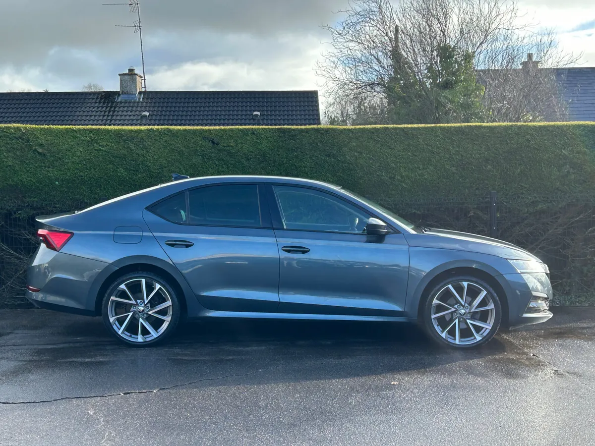 22 Skoda Octavia 1.5 SEL € 21550 inc Vrt - Image 3