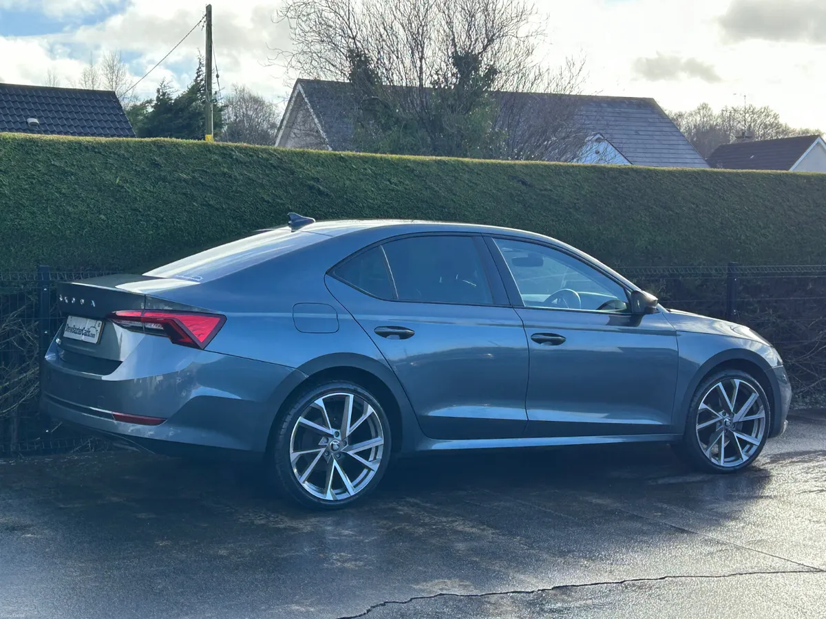 22 Skoda Octavia 1.5 SEL € 21550 inc Vrt - Image 4