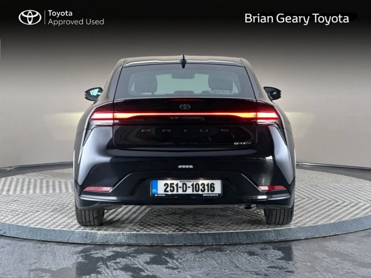 Toyota Prius PLUG-IN HYBRID - Image 4