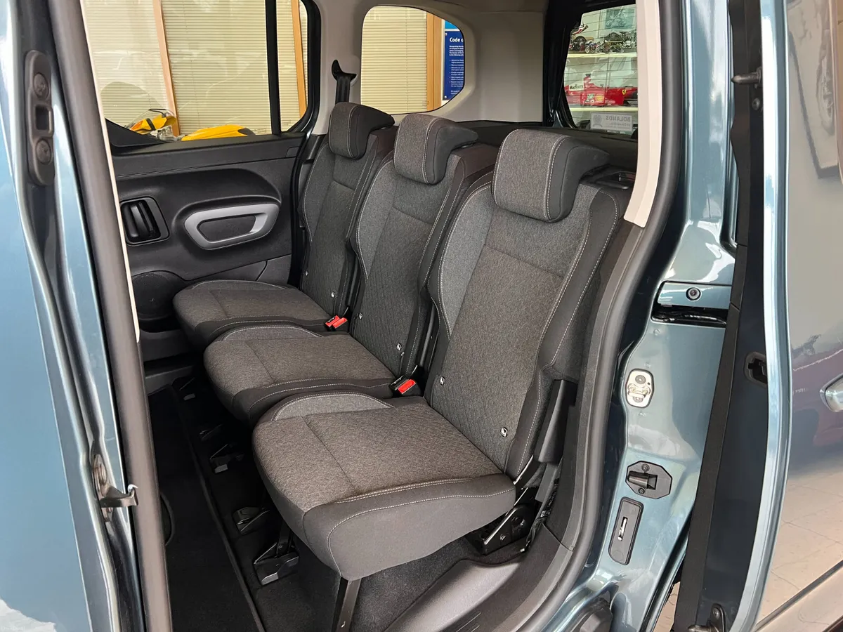 5 Seat Only 2700 Kms ULTIMATE Spec As Brand New 5 - Image 2