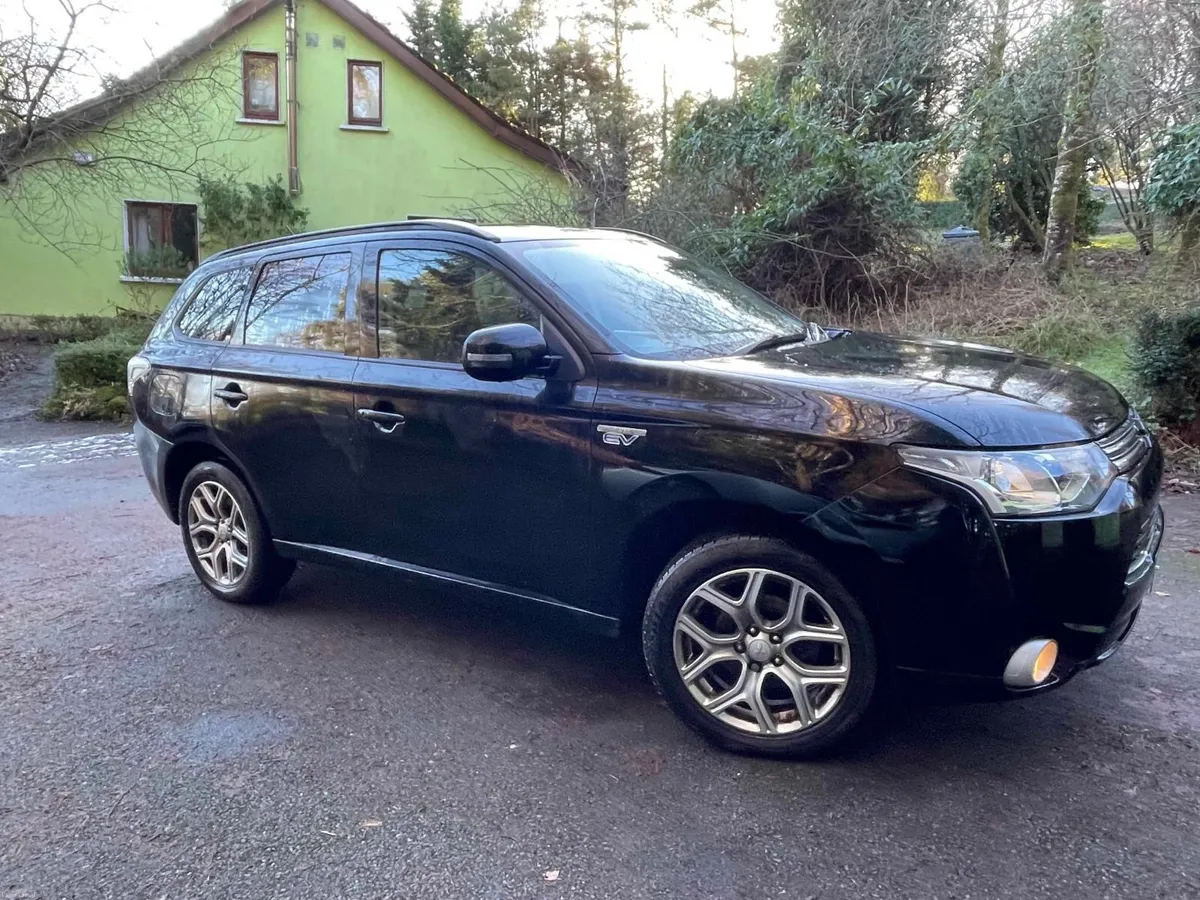 Mitsubishi Outlander 2015 - Image 1