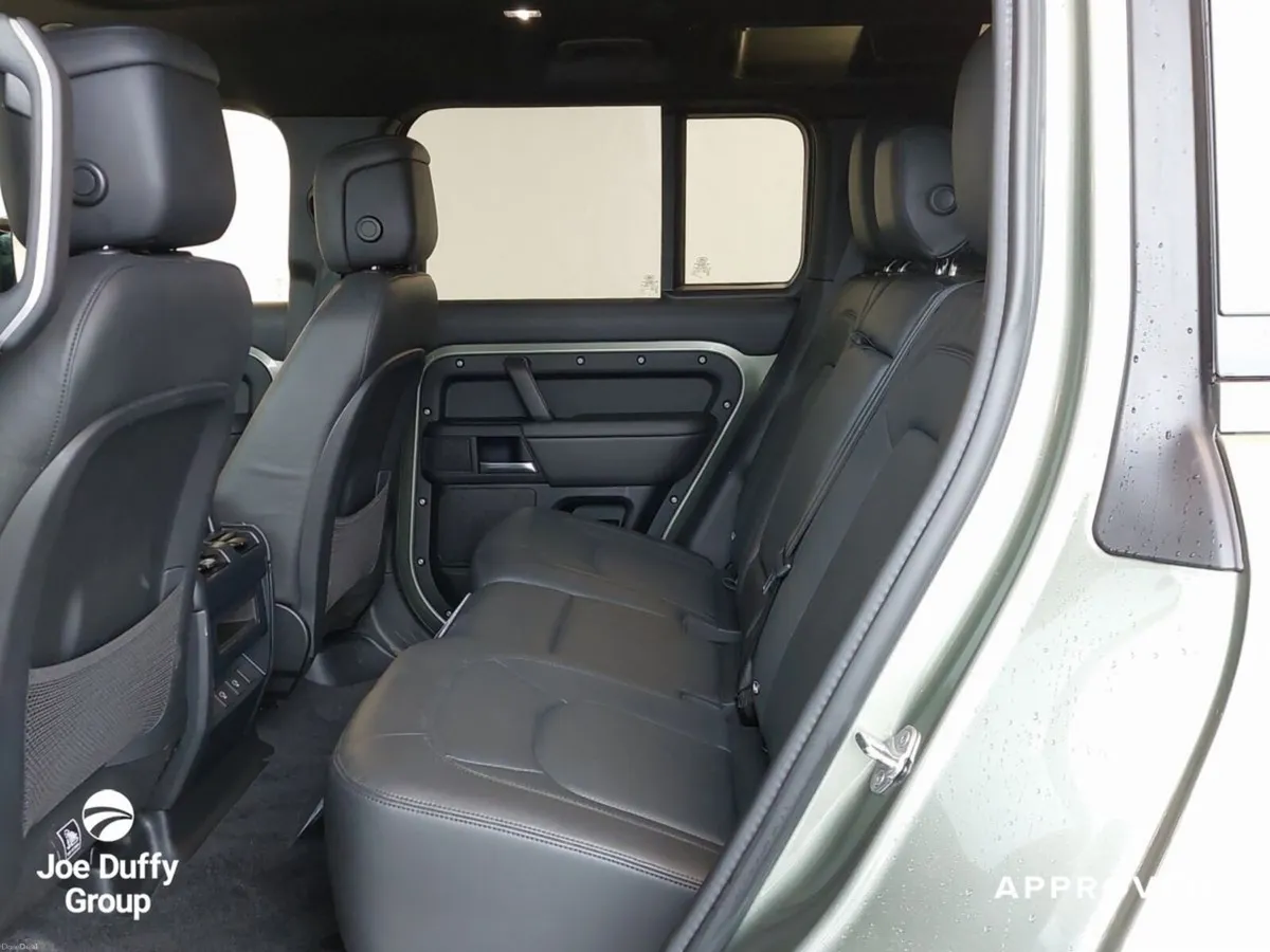 Land Rover Defender 110 X-Dynamic HSE  P300 - Image 5