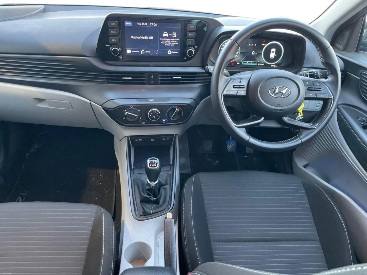 Hyundai i20 1.2 Launch Edition 2 Tone Roof - Image 2