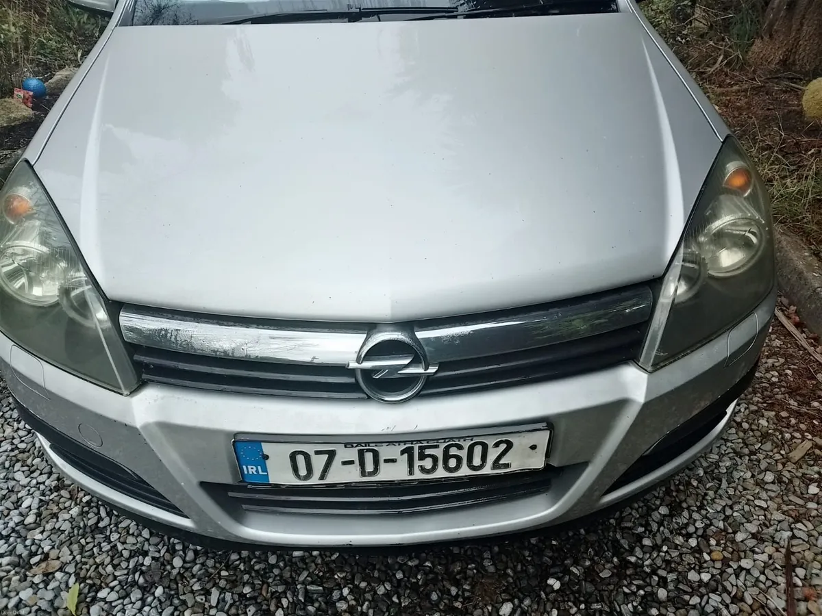 Opel Astra 2007 - Silver - Image 2