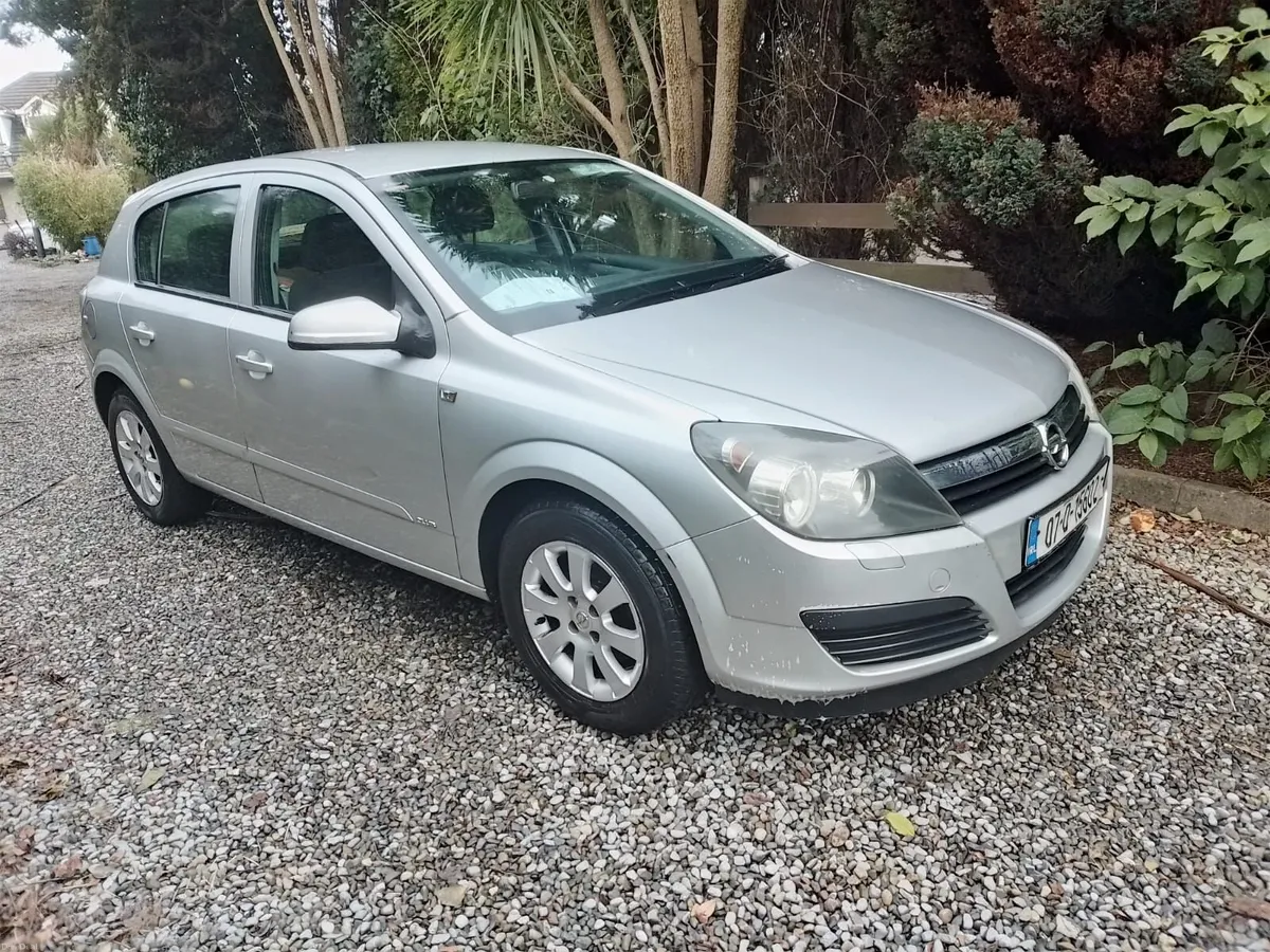 Opel Astra 2007 - Silver - Image 1