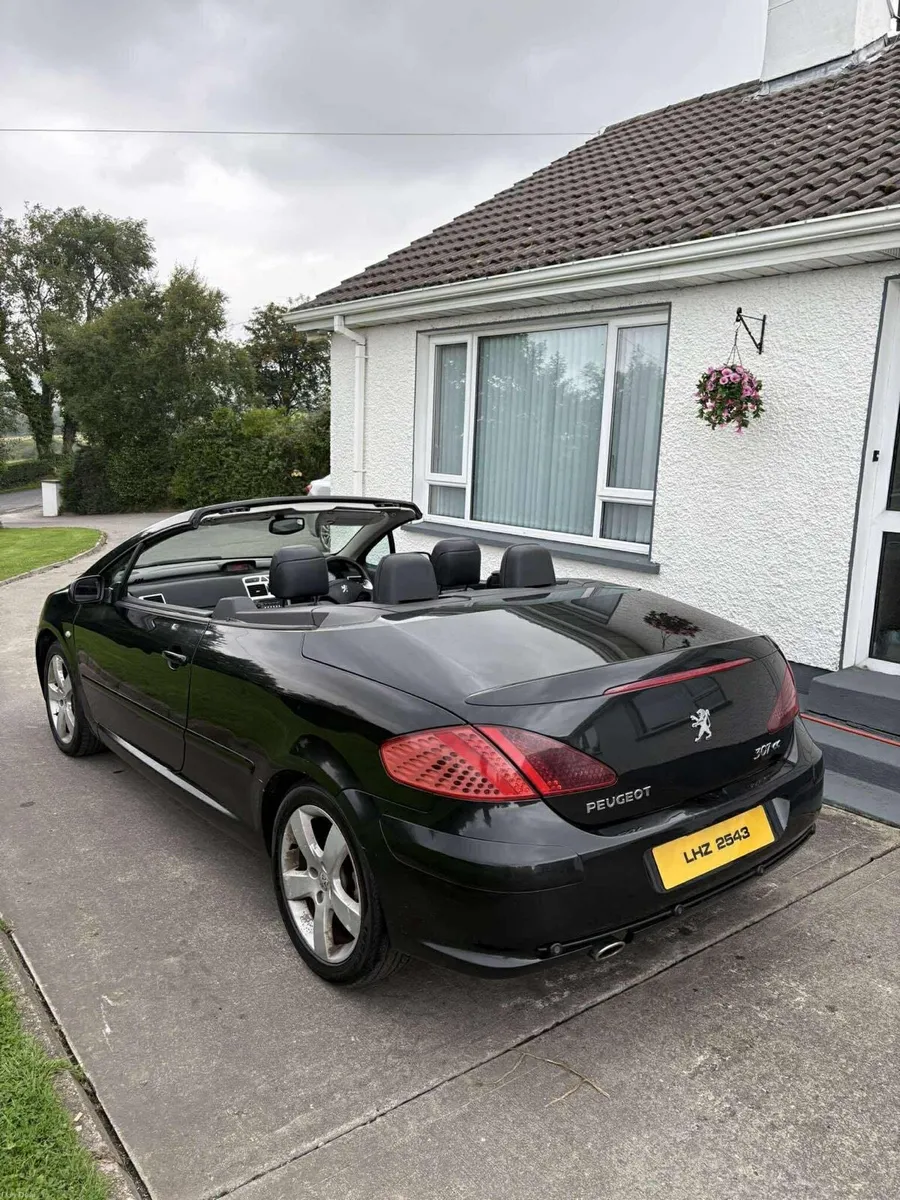 Peugeot 207 hard top convertible - Image 4