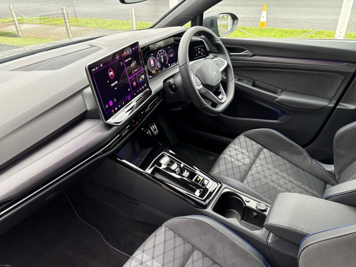 Volkswagen Golf R-LINE 1.5 TSI MHEV 150HP - Image 3