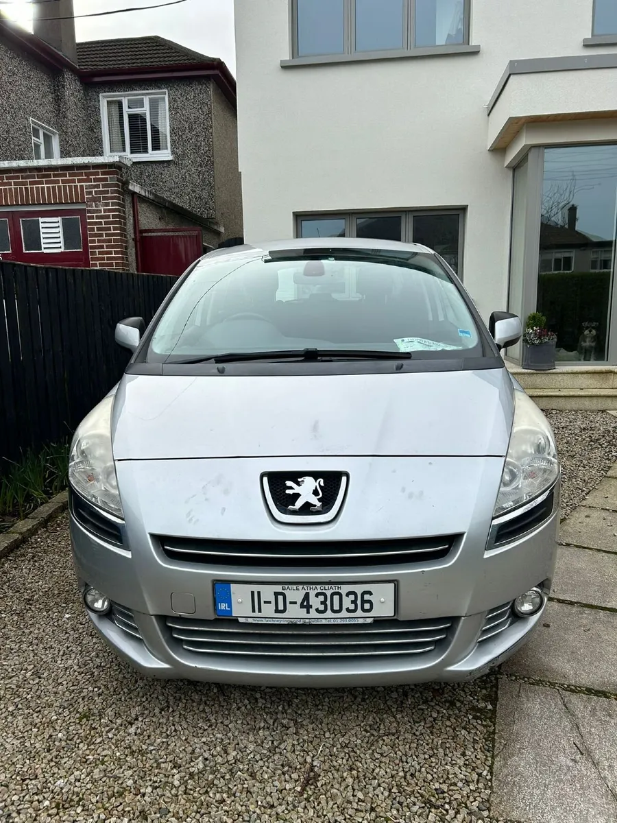 Peugeot 5008 2011 - Image 2