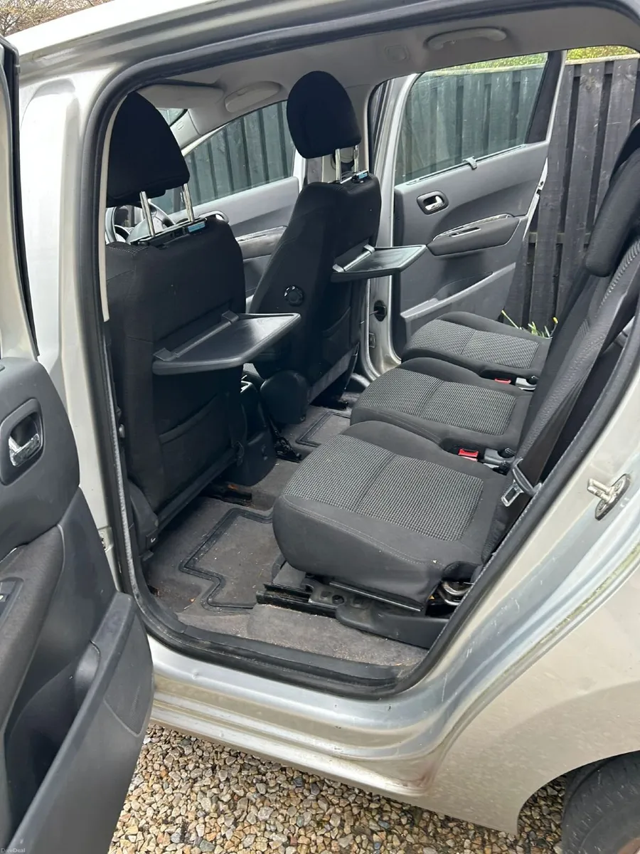 Peugeot 5008 2011 - Image 3