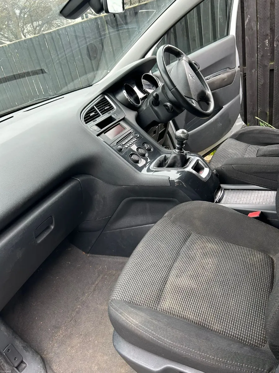 Peugeot 5008 2011 - Image 4