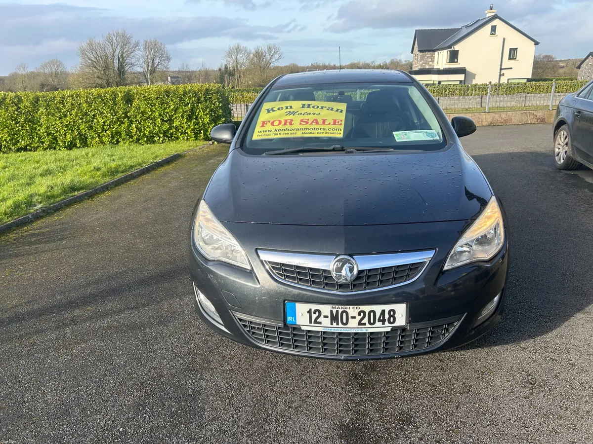 Vauxhall Astra 1.7 Dsl, 5dr hatch 2012 - Image 2