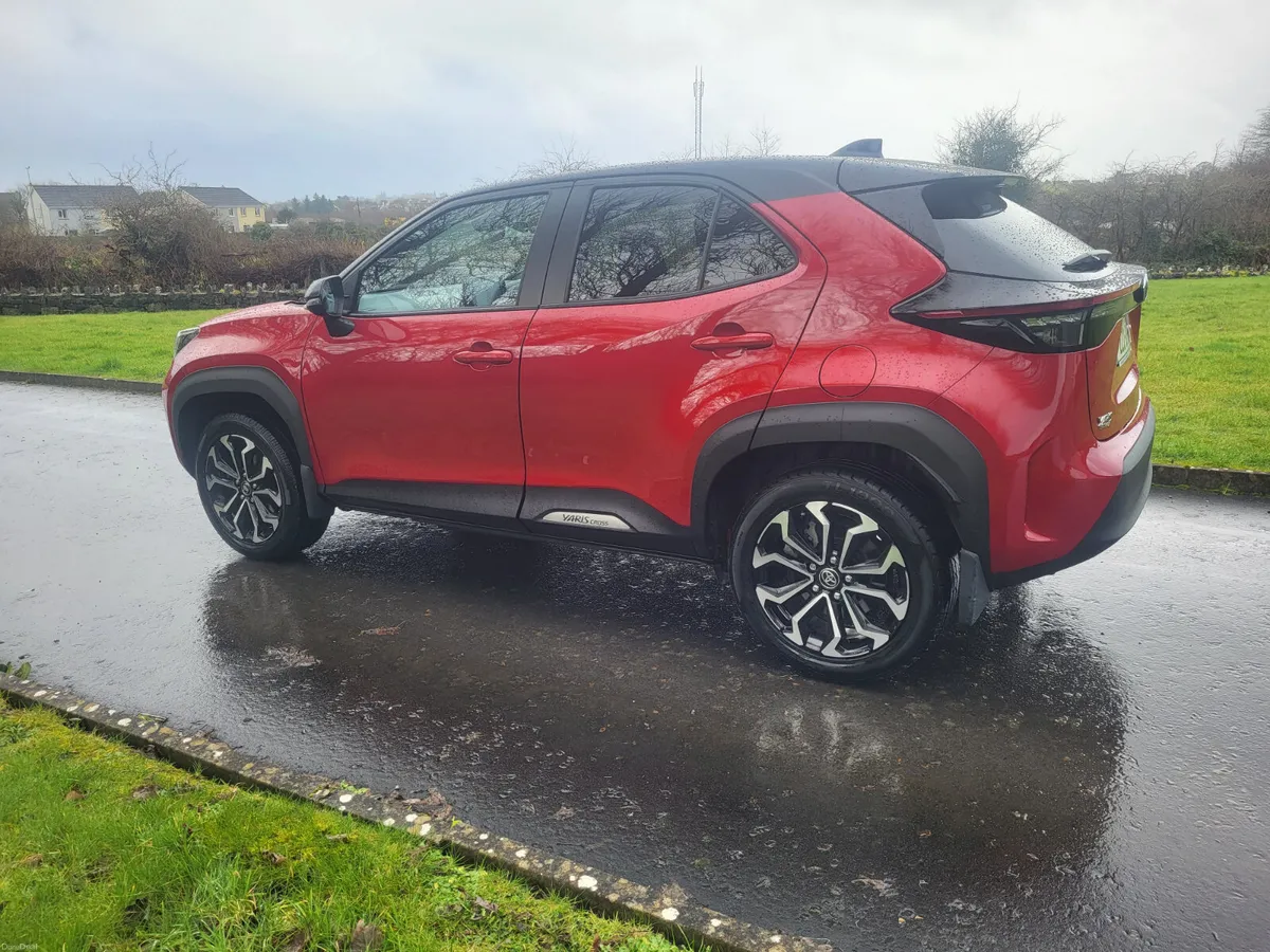 Toyota Yaris Cross LUNA SPORT  HYBRID - Image 4