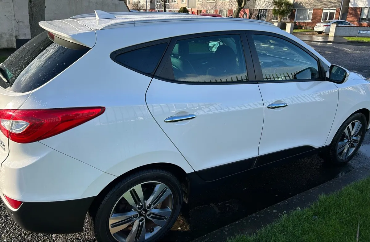 HYUNDAI IX35 - AUTO- VERY LOW KMS - PREMIUM CRDI - Image 3