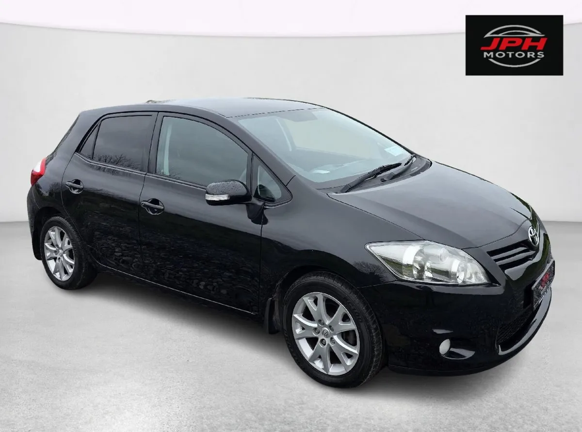 Toyota Auris low kms - Image 2