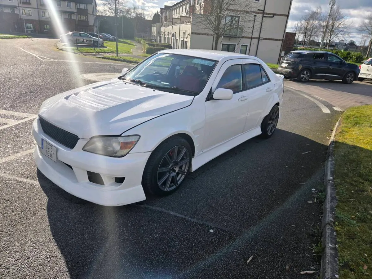 Lexus is200 - Image 1