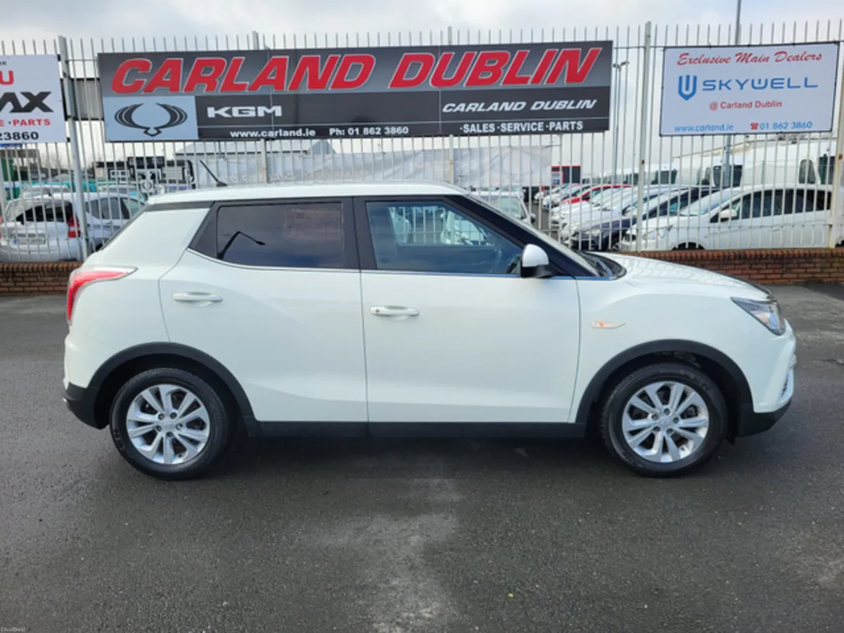 Ssangyong Tivoli (2yr Warranty) 4X2 ES 1.6 Diesel - Image 3