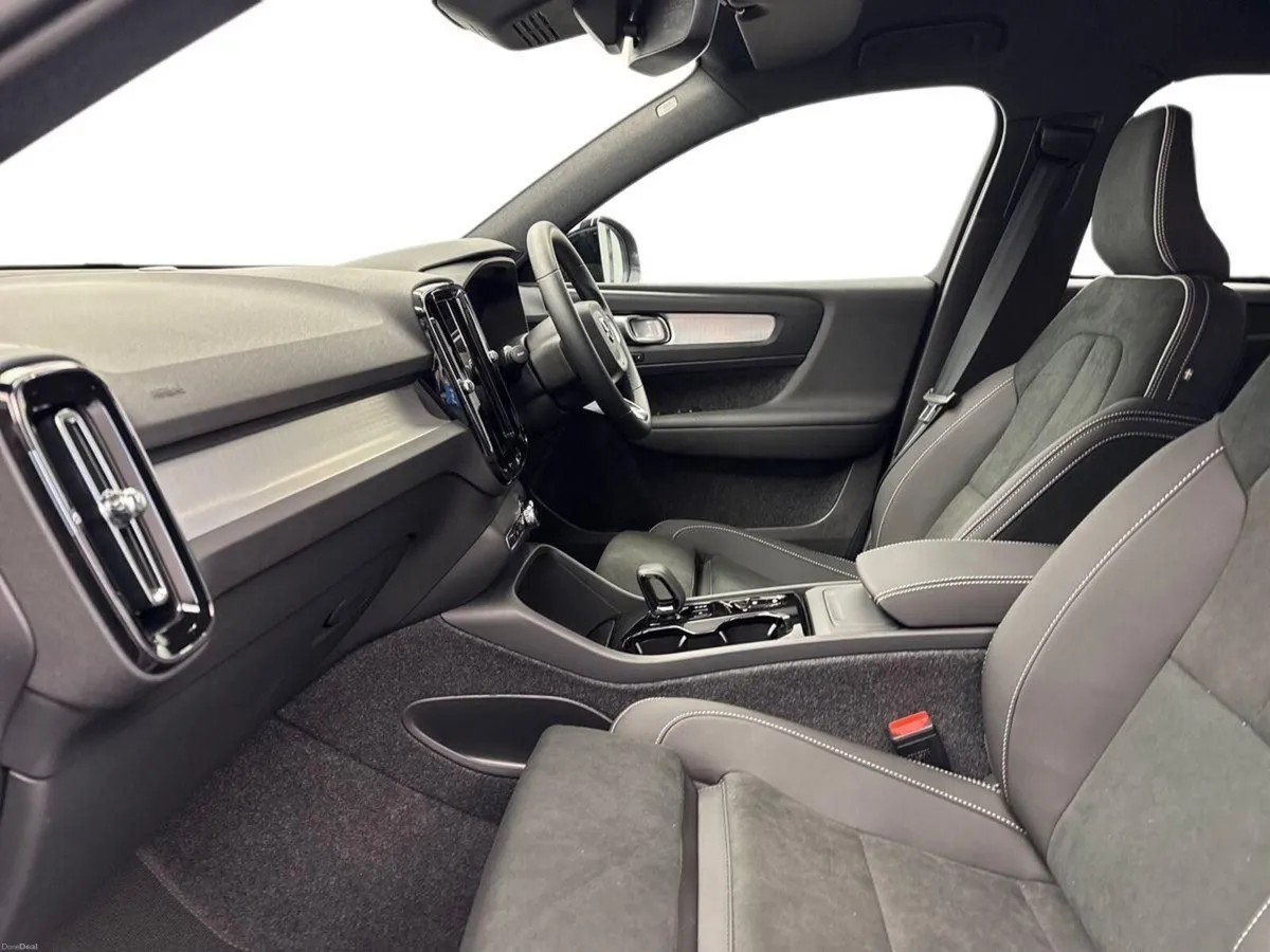 Volvo XC40 B3 MILD HYBRID *IN STOCK* €130 PER WEEK - Image 2