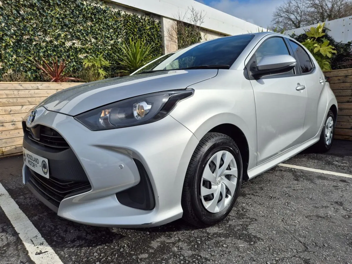 Toyota Yaris 1.5 HYBRID / TAX €160 ( 212 REG) REF: - Image 3