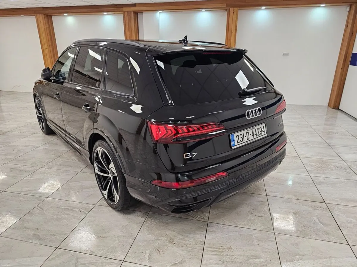 Audi Q7 7 STR BLK EDITION - Image 4