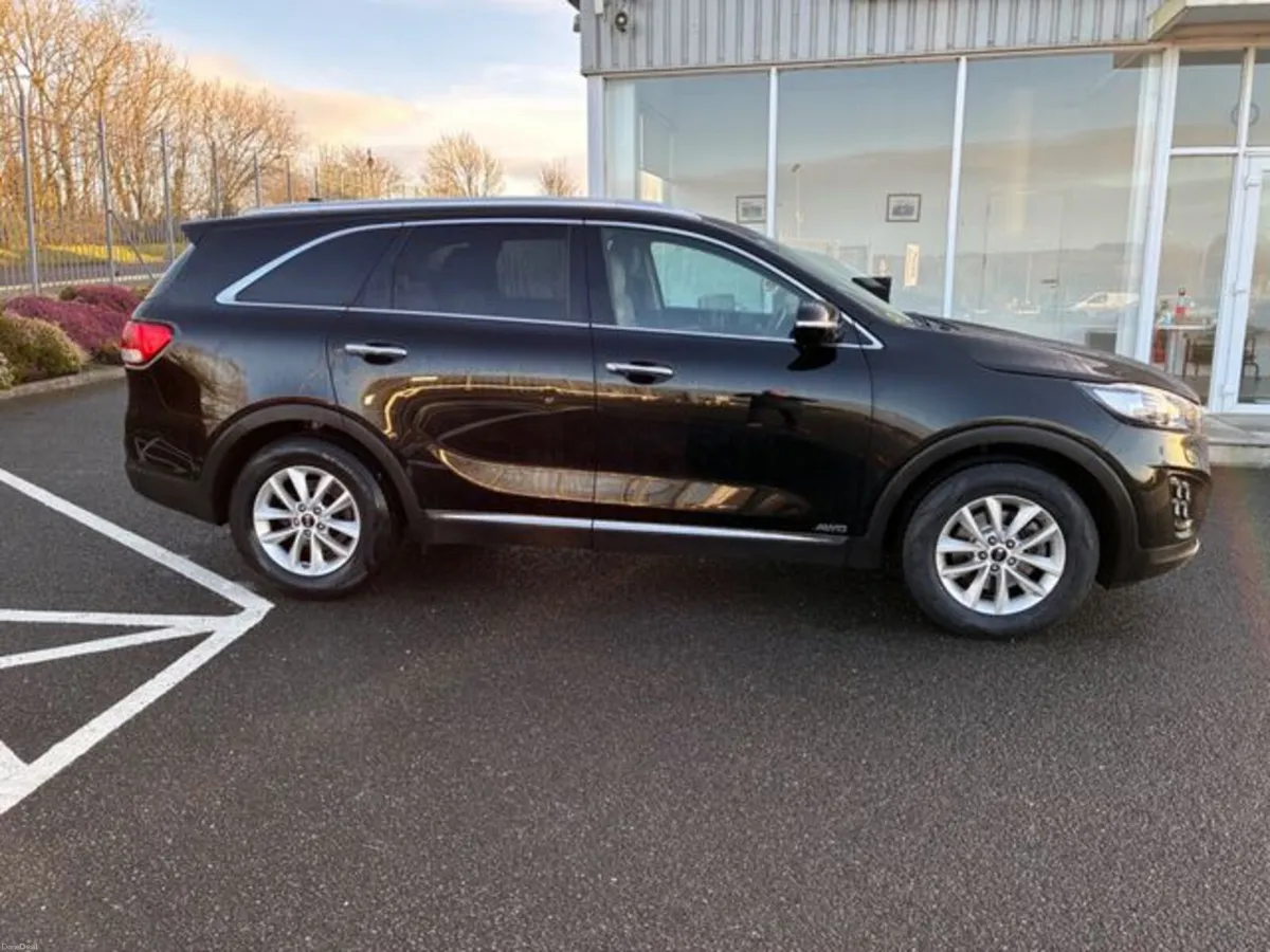 Kia Sorento Platinum 4X4 5DR - Image 2