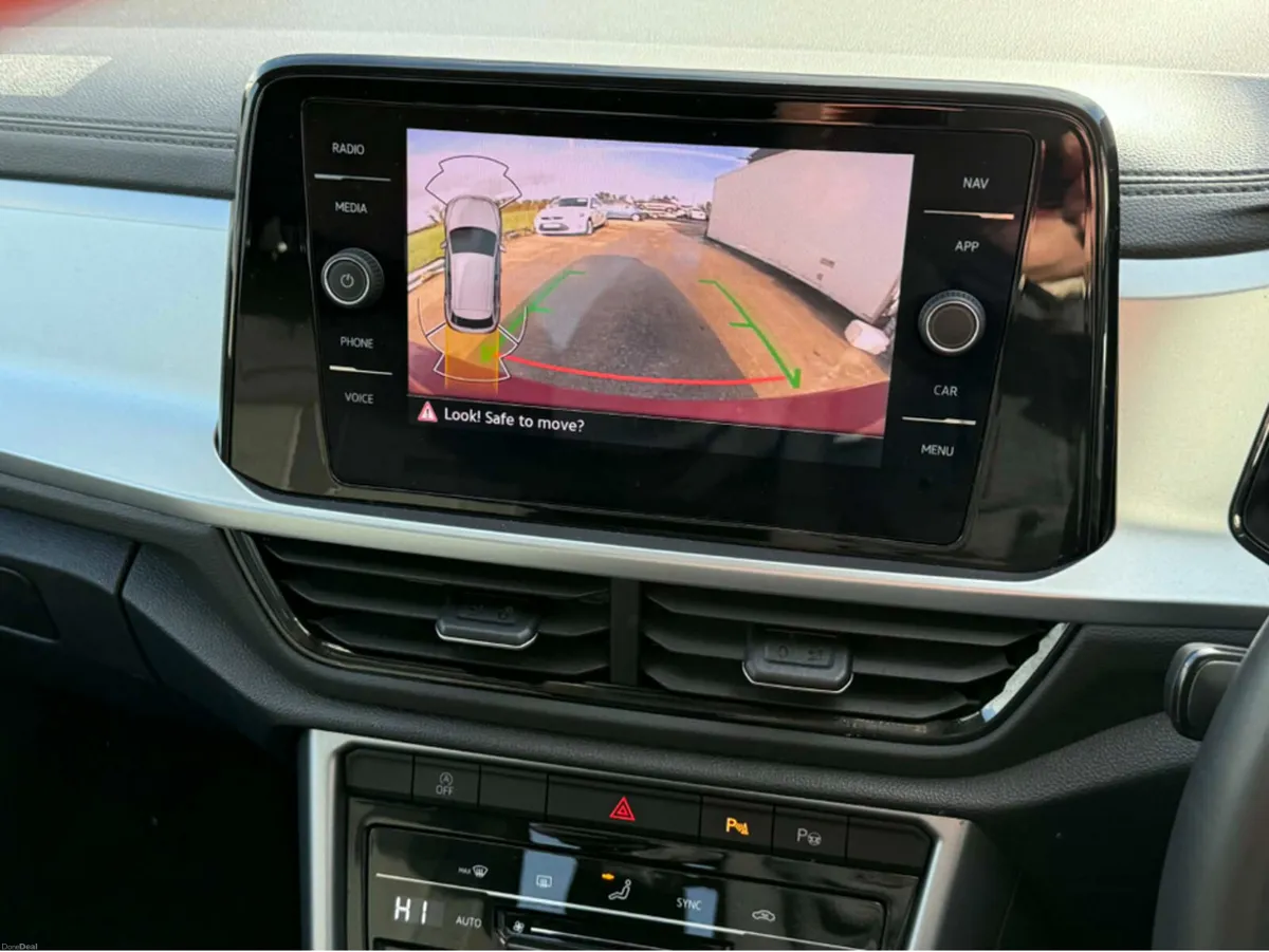 Volkswagen T-Roc LIF PLUS2.0TDI MANUAL 6SPEED FWD - Image 4