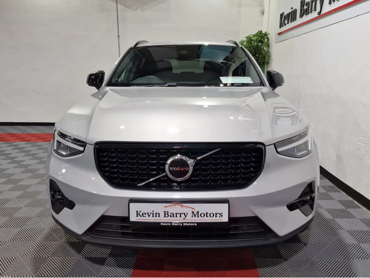 Volvo XC40 T4 RECHARGE PLUS DARK AUTOMATIC **ONE O - Image 2